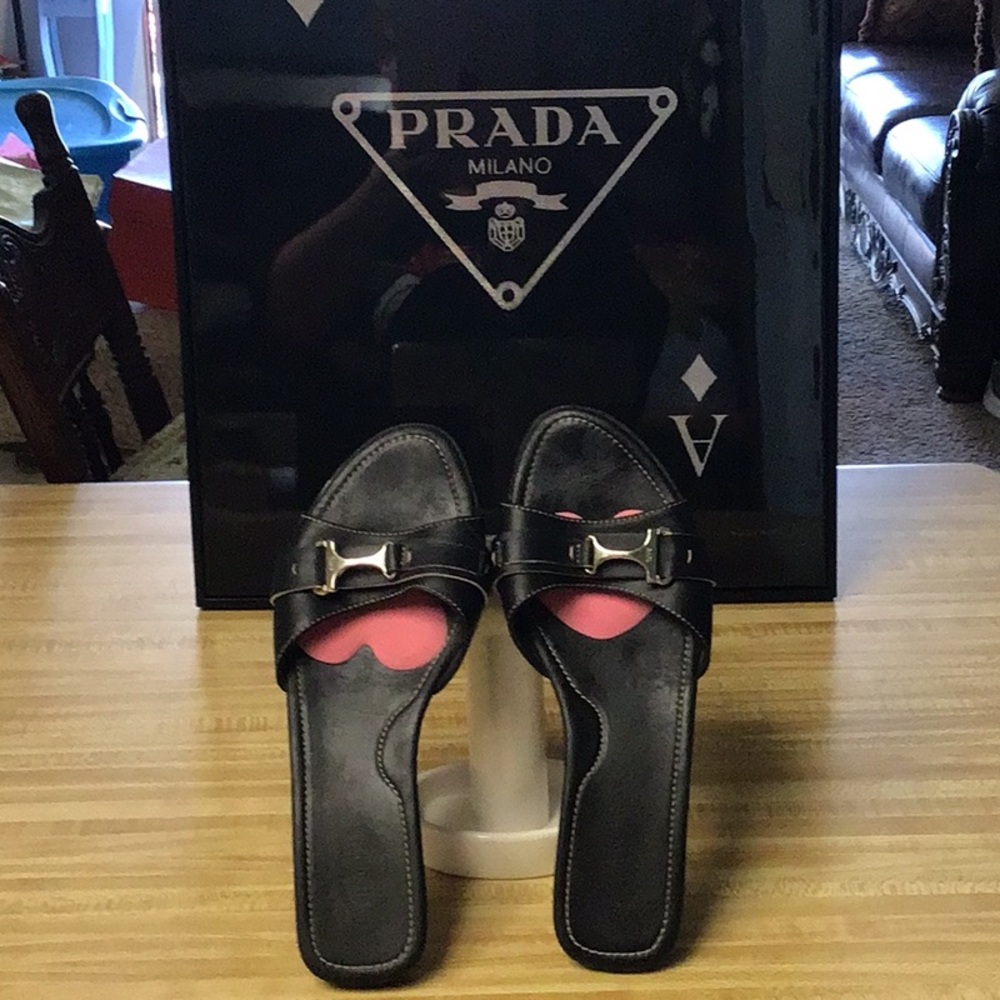 Tod’s Black Leather Sandals